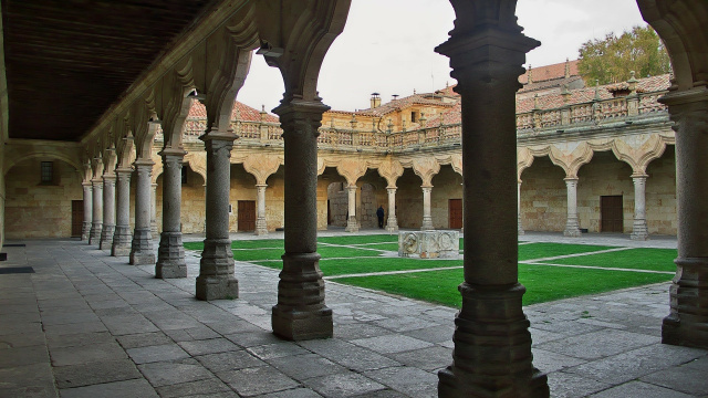 Escuelas Menores y Patio de Escuelas