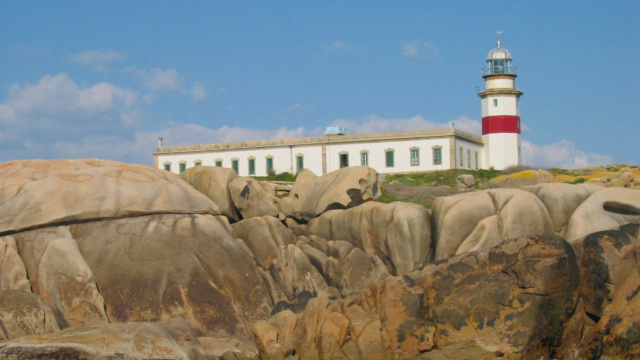 Vistas de las Islas de Sagres y el pueblo de Aguiño