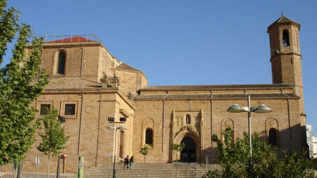 Iglesia de Santa  María de Linares